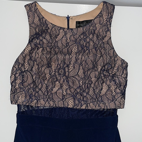 Betsy & Adam Lace Mermaid Dress - Picture 5 of 8